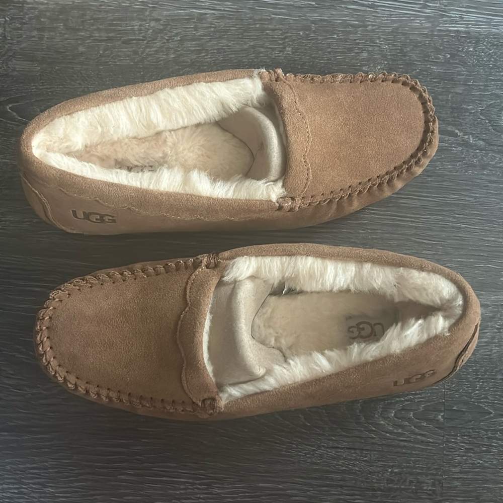 NEW - Ugg Moccasins with Scalloped Edge